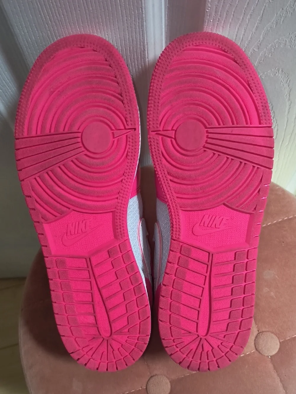 Nike Air Jordan 1 Mid – GS Hyper Pink Size 6Y / Women’s 7.5 - 8